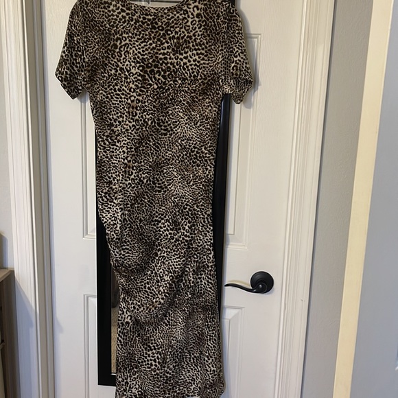 NWOT VICI Leopard Ruched Side MIDI Dress ~ Medium - Picture 4 of 4